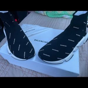 willing to trade for sb dunks other than that i’m trying to sell them thank you